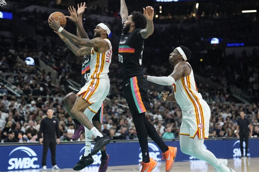 NBA: Atlanta Hawks at San Antonio Spurs