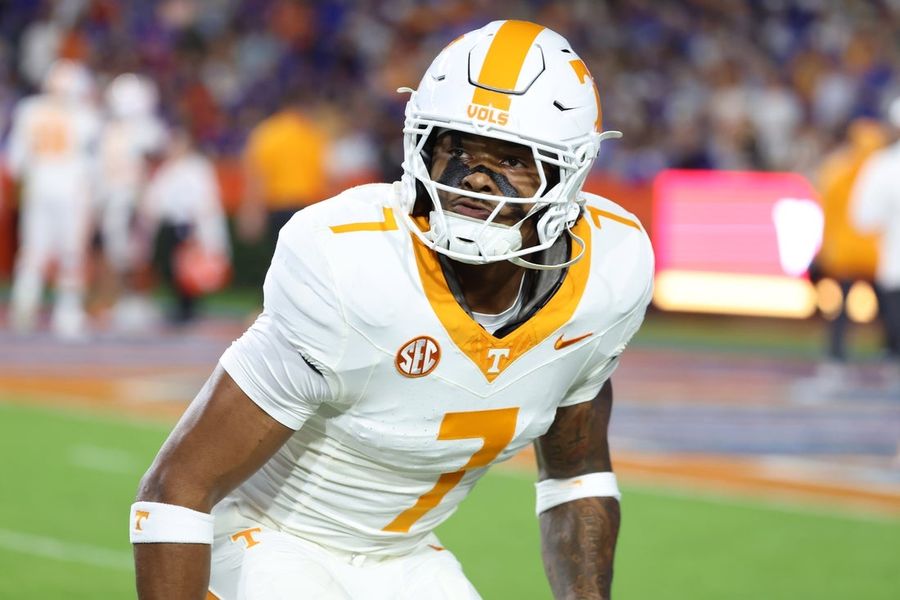 Vols LB Arion Carter suspended 2 games for accepting plane ticket