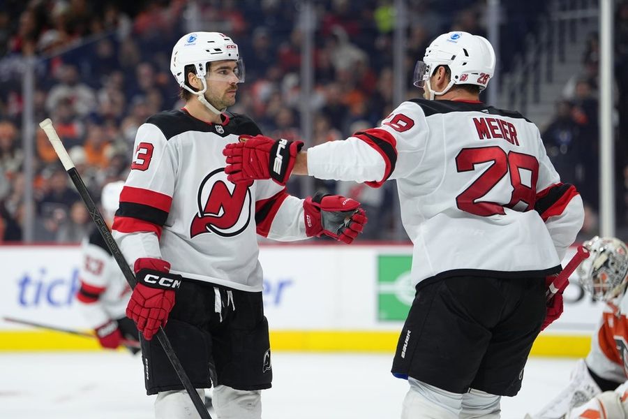 NHL: New Jersey Devils at Philadelphia Flyers