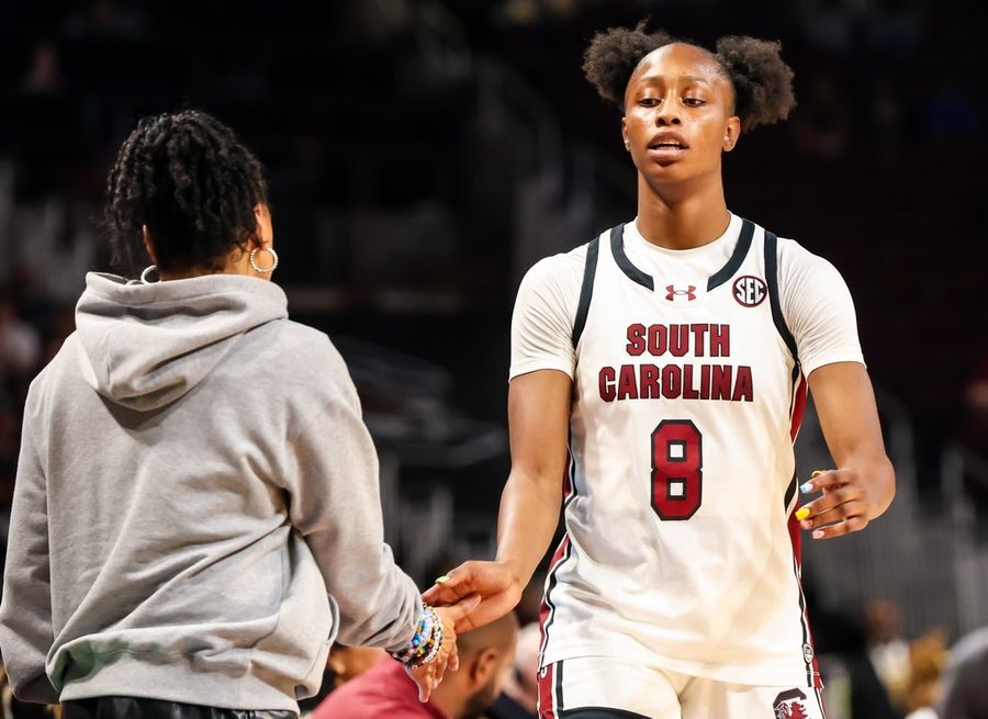 Women's Top 25 roundup: Joyce Edwards, No. 3 South Carolina cruises