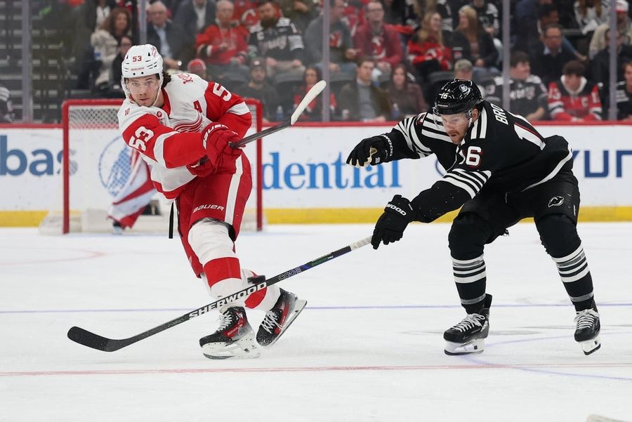 NHL: Detroit Red Wings at New Jersey Devils