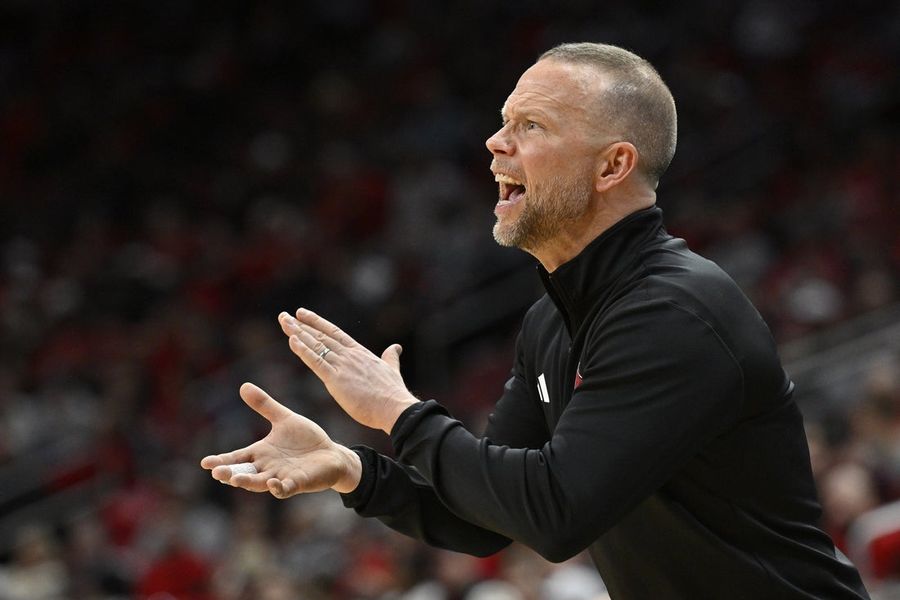 No. 11 Louisville shoots the lights out in runaway rout of Memphis