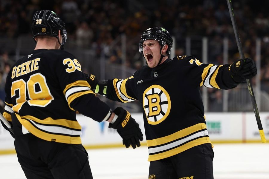 NHL: New York Rangers at Boston Bruins
