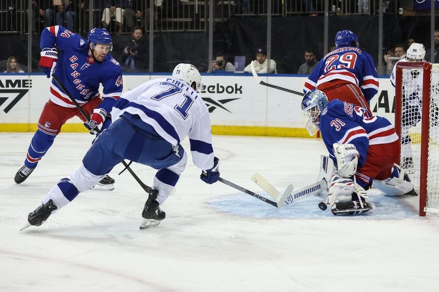 Lightning handle Rangers, extend win streak to seven