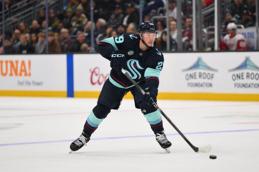 Kraken visit slumping Mammoth after snapping skid