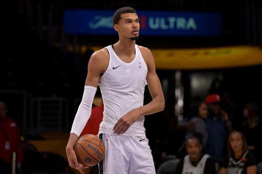 NBA: San Antonio Spurs at Los Angeles Lakers