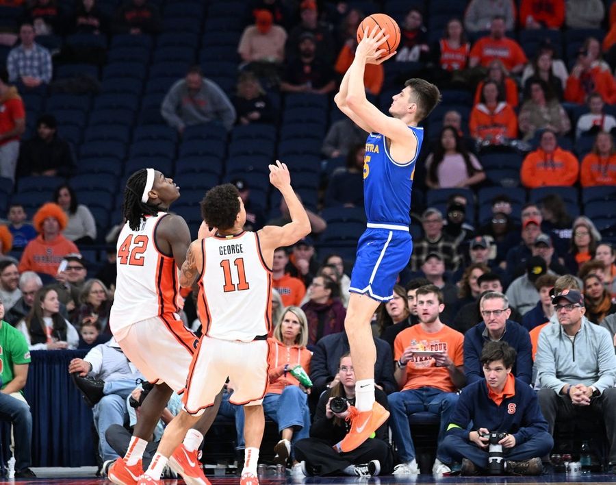 Hofstra's late 3 drops Syracuse for second ACC upset in week