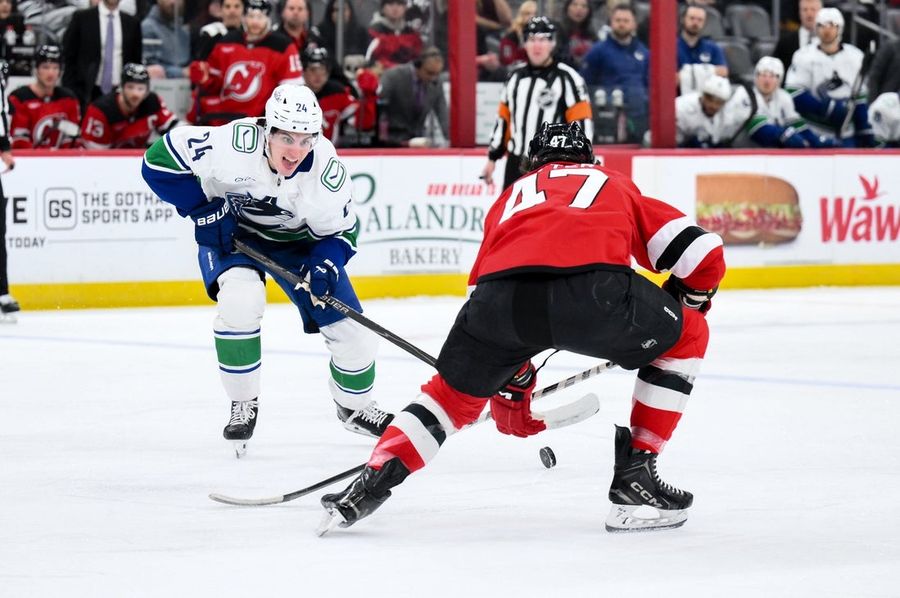 NHL: Vancouver Canucks at New Jersey Devils