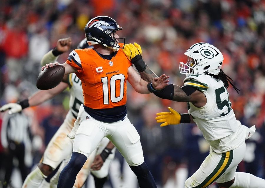 Broncos edge Packers, clinch playoff spot behind Bo Nix's 4 TDs