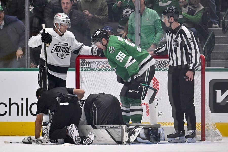 Kings G Darcy Kuemper placed on IR after blow to head