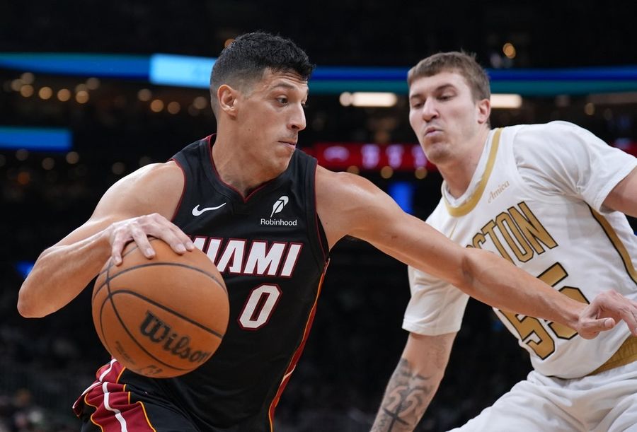 Derrick White e os Celtics se distanciam do Heat, que está desfalcado.