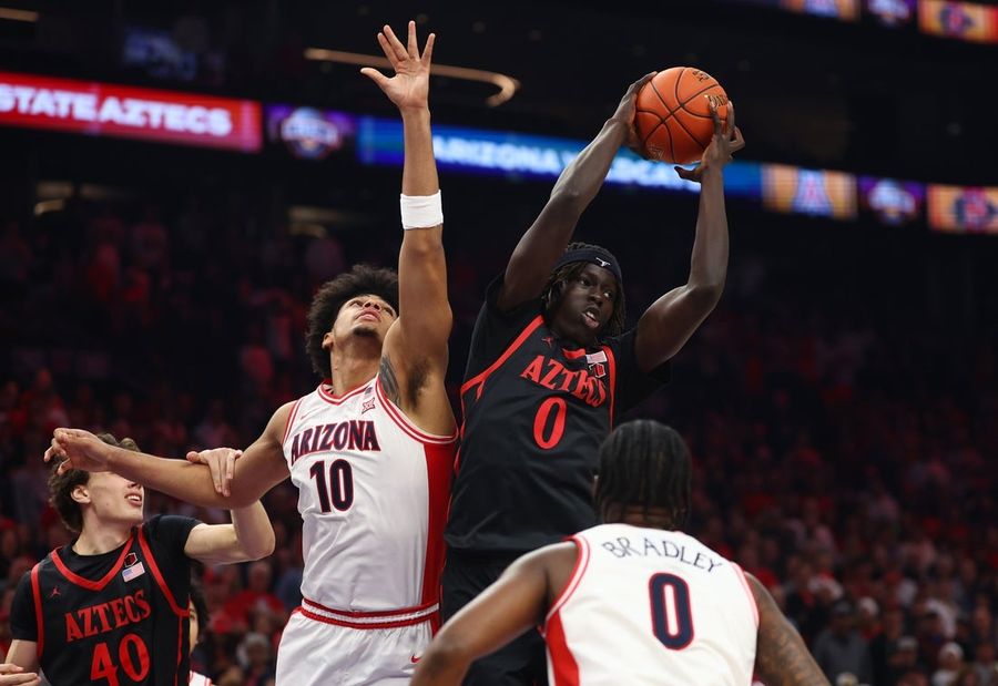 No. 1 Arizona cranks up the D, limits San Diego State to 45 points