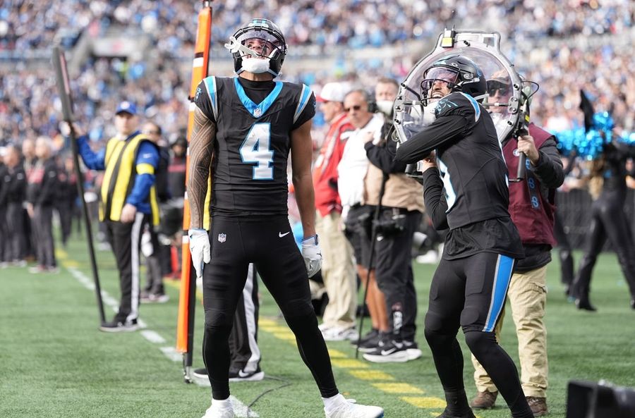 Los Panthers usan un gol de campo tardío para vencer a los Buccaneers y tomar la delantera en la NFC Sur