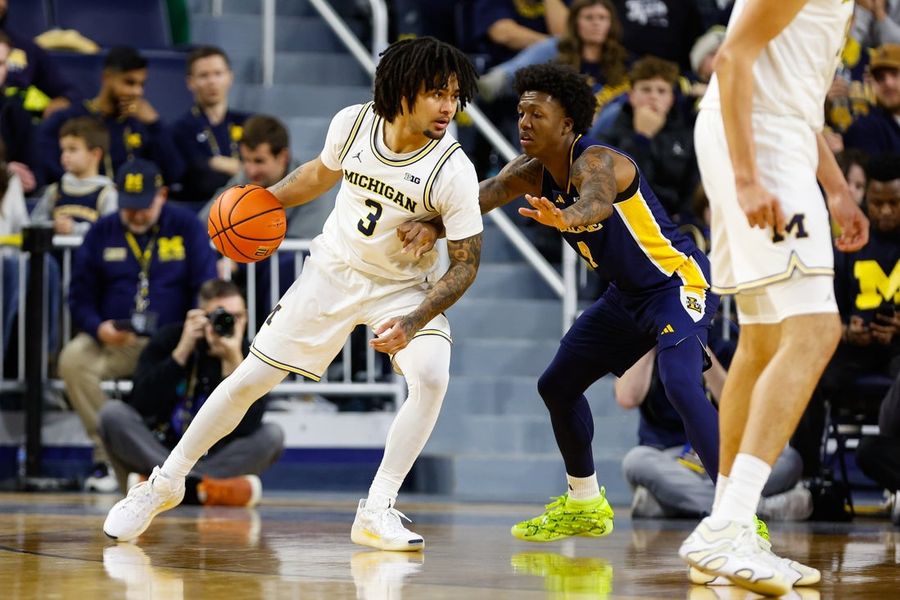 NCAA Basketball: La Salle at Michigan
