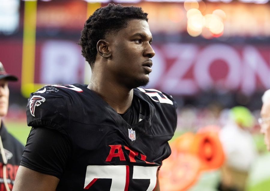 Informes: James Pearce Jr., de los Falcons, acepta un programa de intervención de un año.