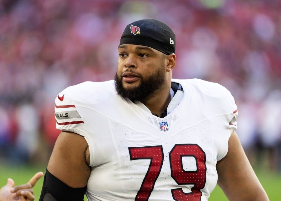 Os Cardinals perdem o defensive tackle PJ Mustipher (pé) para o resto da temporada.