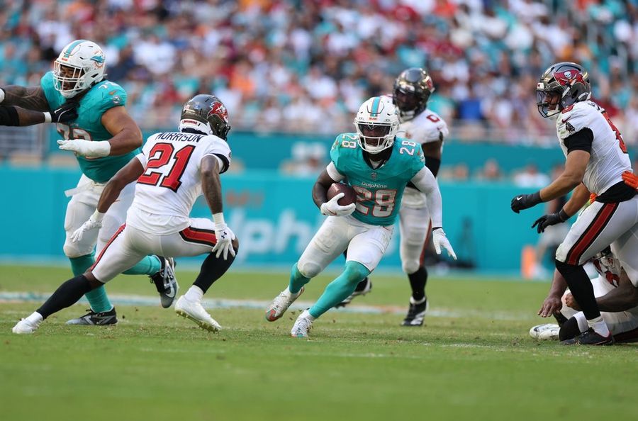 Notícias: Dolphins e o running back De'Von Achane fecharam um contrato de US$ 64 milhões.
