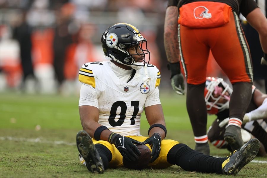 Los Steelers liberan al TE Jonnu Smith