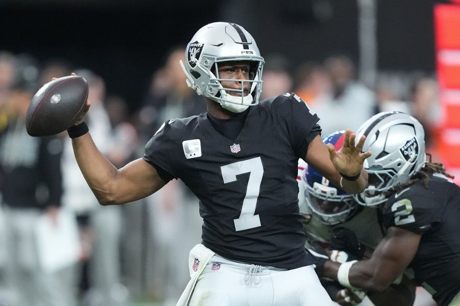 Reports: Raiders to release QB Geno Smith