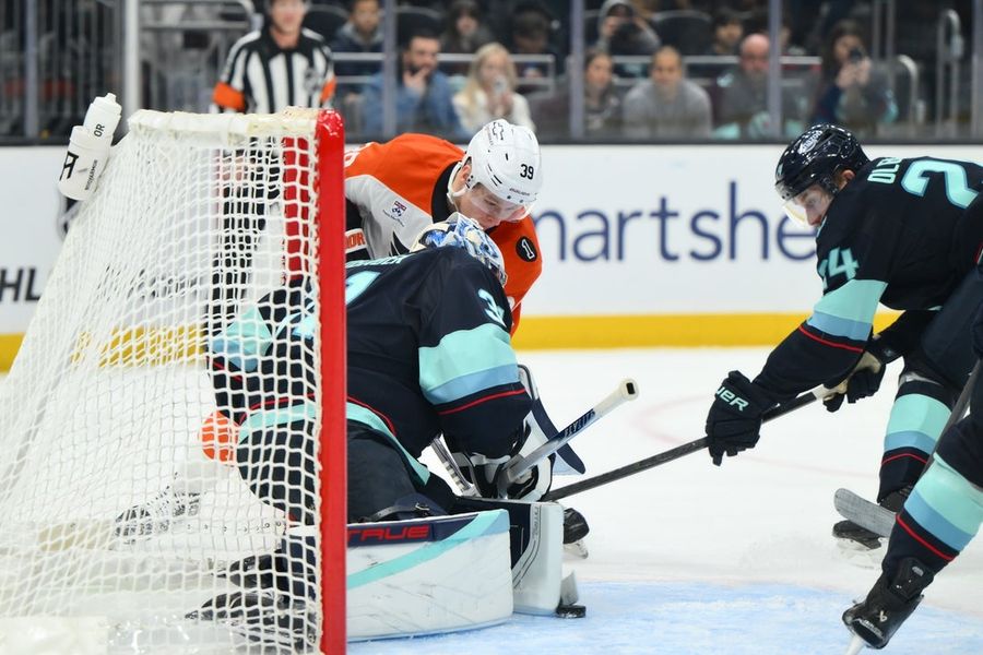 Philipp Grubauer se alza con la victoria para levantar al Kraken sobre los Flyers