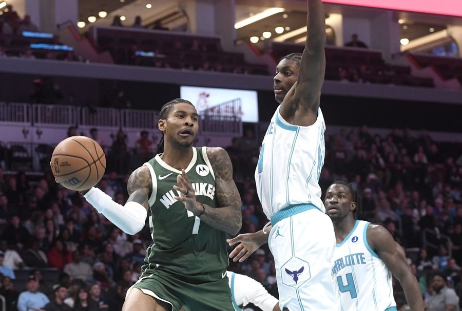Bucks top Hornets, earn first back-to-back wins since October
