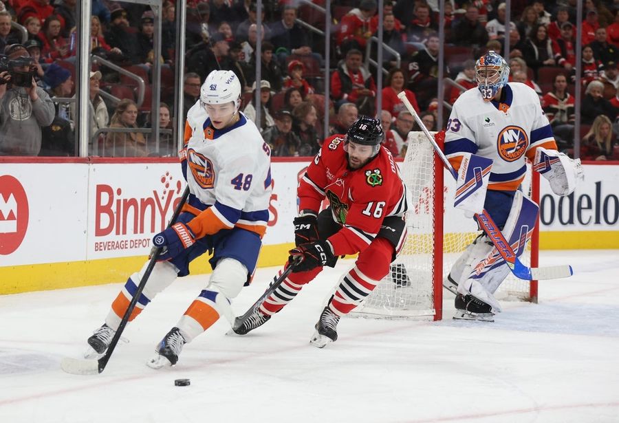 NHL: New York Islanders at Chicago Blackhawks