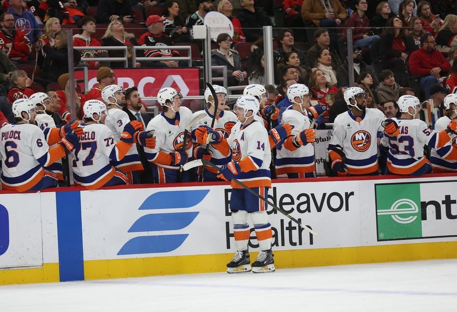 NHL: New York Islanders at Chicago Blackhawks