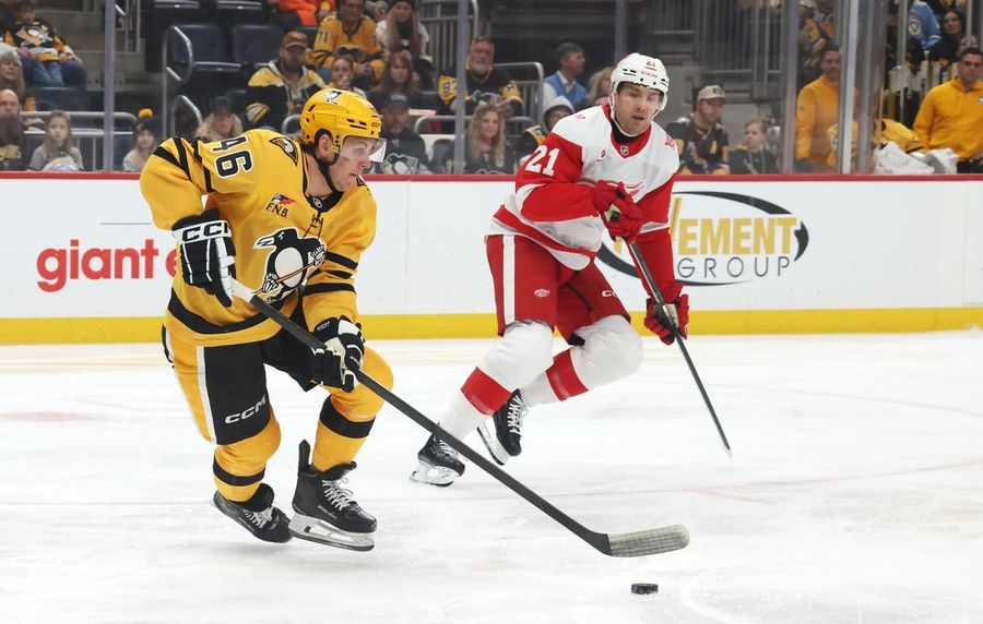 NHL: Detroit Red Wings at Pittsburgh Penguins