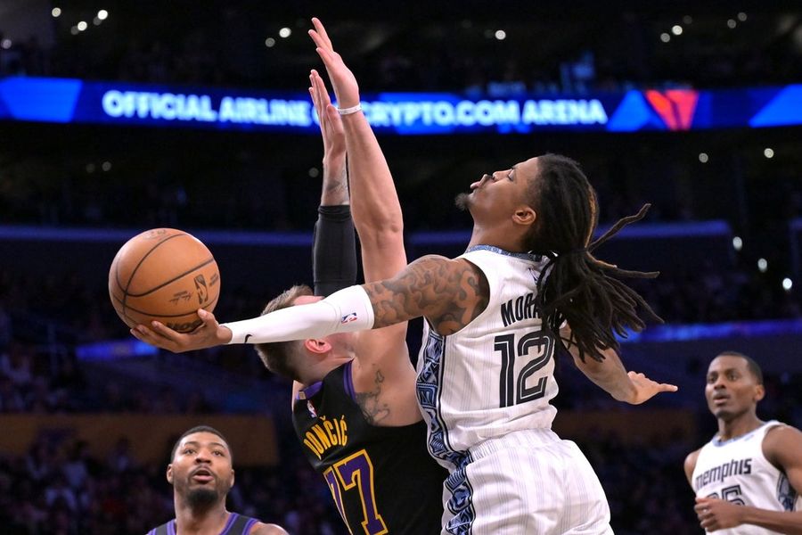 NBA: Memphis Grizzlies at Los Angeles Lakers