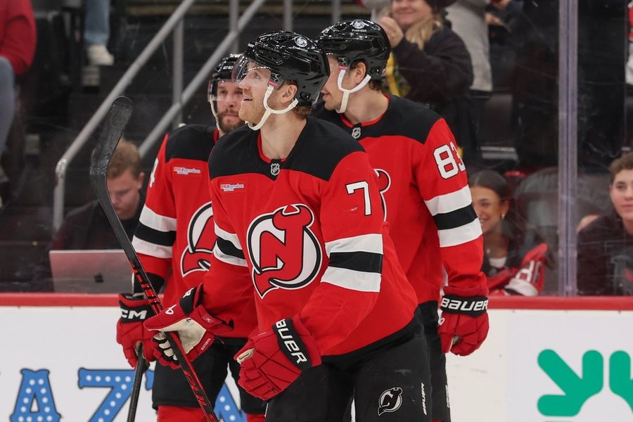 Los Devils dominan a Mammoth mientras Dougie Hamilton rompe una larga sequía goleadora