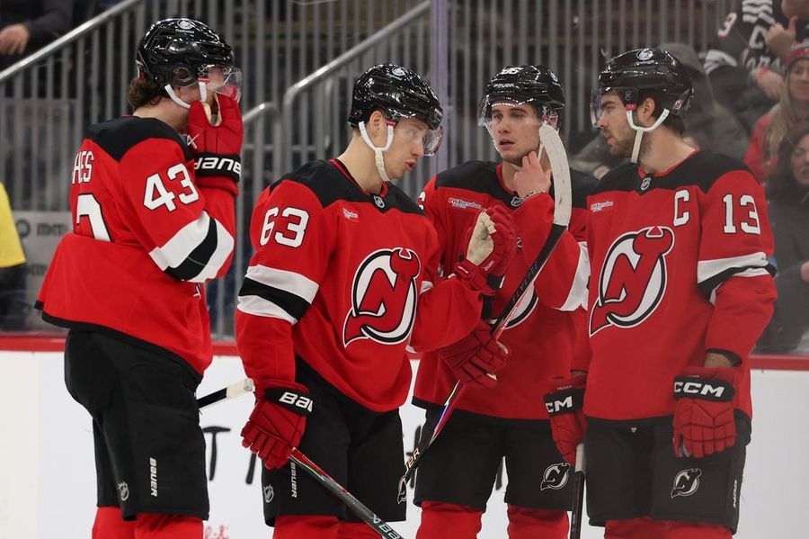 Los Devils toman impulso antes del choque contra los Hurricanes