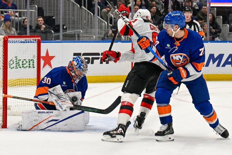 NHL: New Jersey Devils at New York Islanders