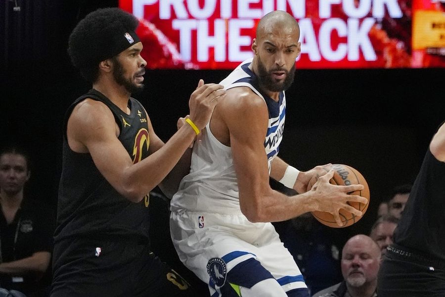 NBA: Cleveland Cavaliers at Minnesota Timberwolves