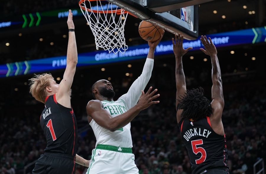 Celtics extend hot stretch, extinguish Raptors' win streak