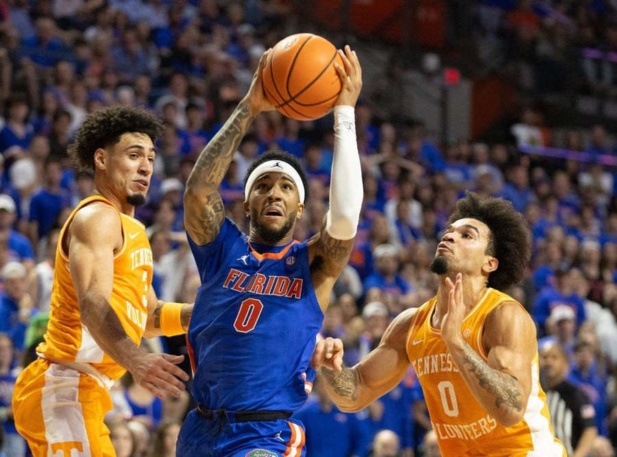 No. 19 Florida visits No. 10 Vanderbilt, seeking fourth straight victory