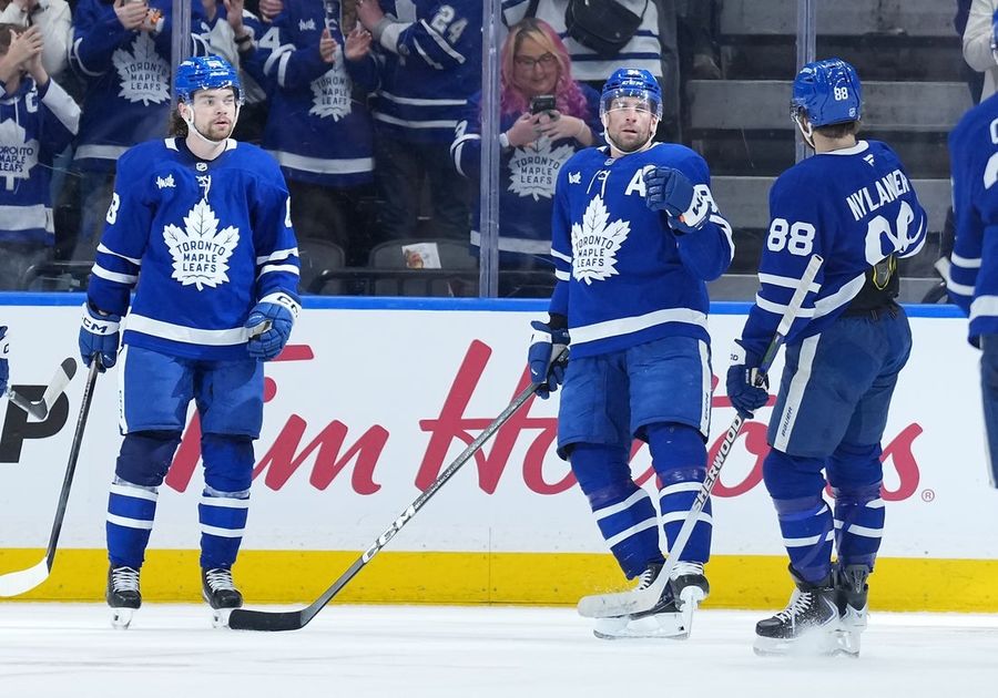NHL: Vancouver Canucks at Toronto Maple Leafs