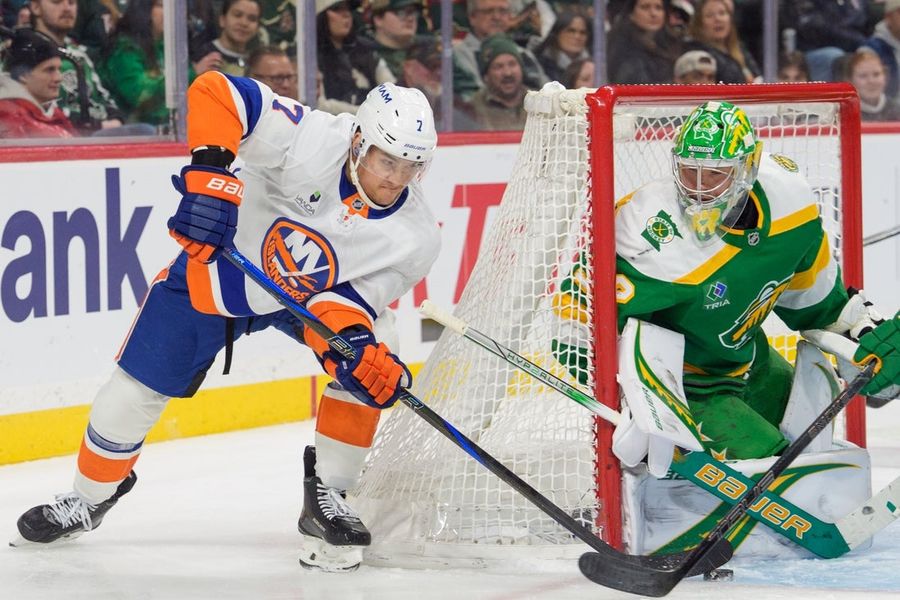 NHL: New York Islanders at Minnesota Wild
