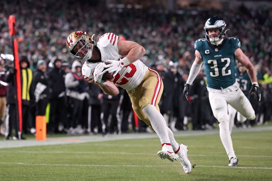 49ers battle past defending champ Eagles in wild-card showdown
