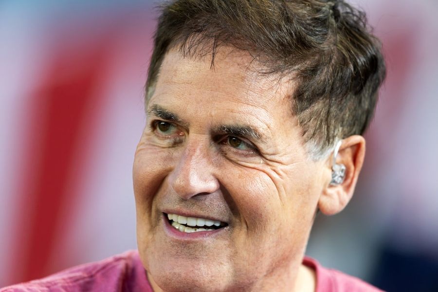Report: Indiana alum Mark Cuban helped fund Fernando Mendoza deal