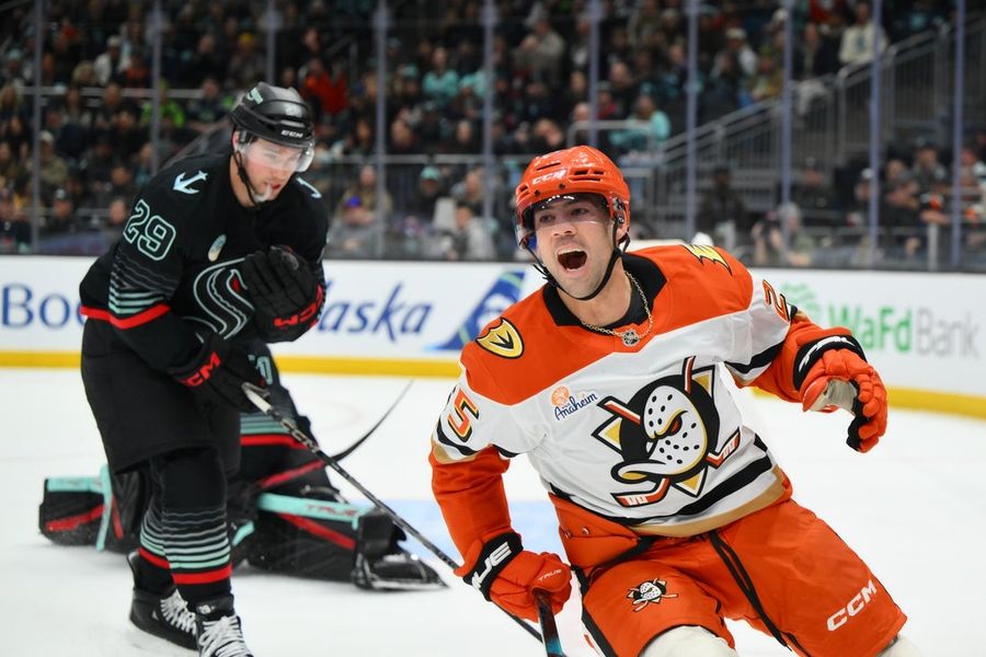 Deadspin | Ducks sign forward Ryan Poehling to 4-year deal