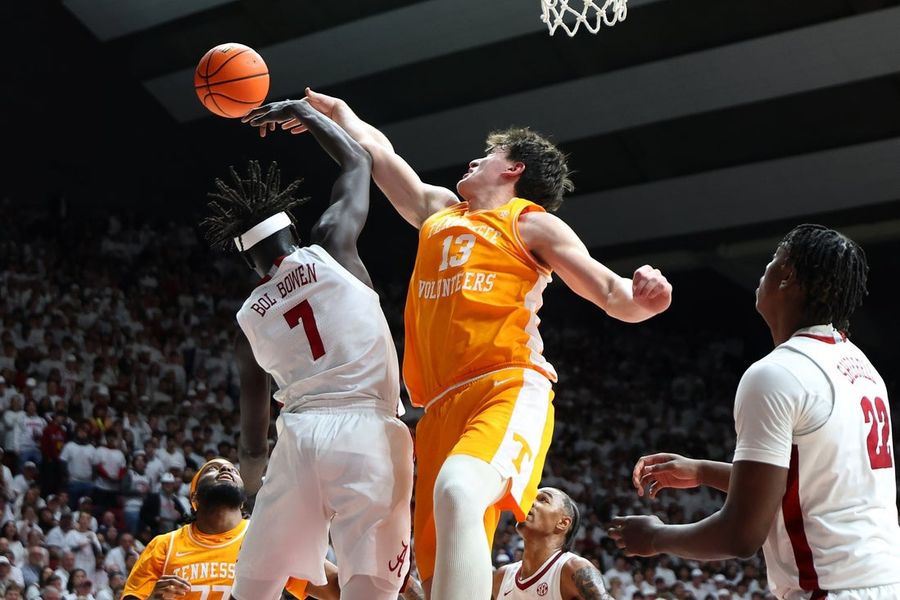Nate Ament goes off as Tennessee outlasts No. 17 Alabama, Charles Bediako