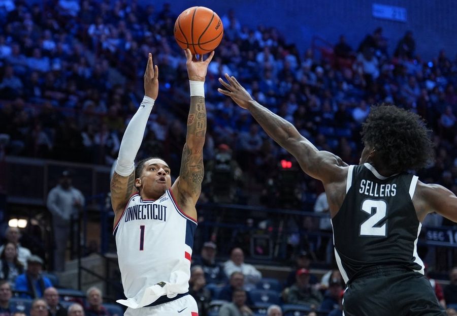 No. 2 UConn extends win streak to 16 at Providence's expense