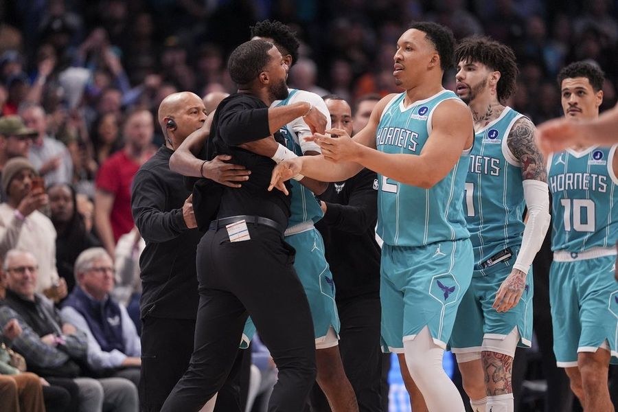 NBA: Detroit Pistons at Charlotte Hornets