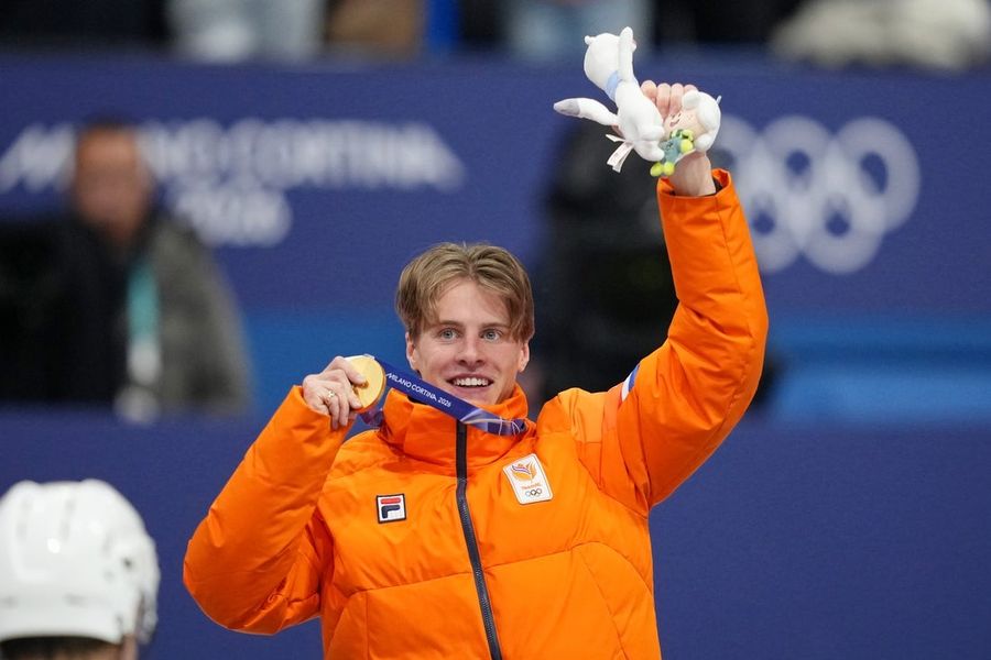 Dutchman Jens Van 't Wout wins men's 1500m short track for second gold