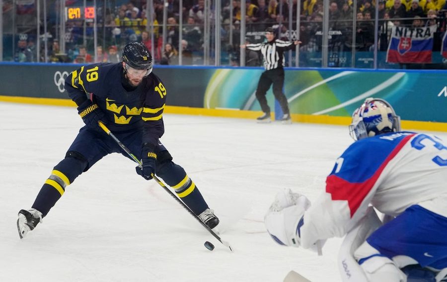 Olympics: Ice Hockey-Men Group B - SWE-SVK
