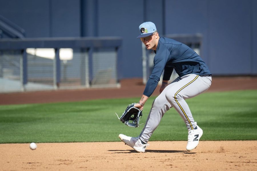 Reports: Brewers prepared to promote SS Cooper Pratt