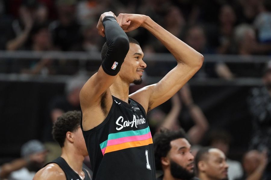 NBA: Phoenix Suns at San Antonio Spurs