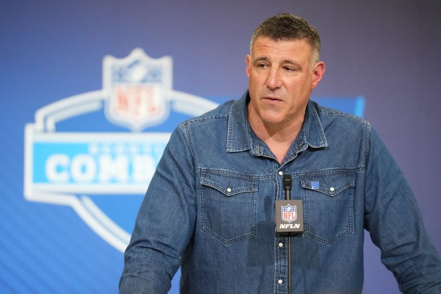 Patriots coach Mike Vrabel chides own decisions in addressing Russini fallout