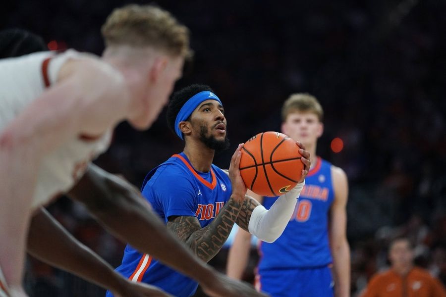 No. 20 Arkansas faces tall task against SEC favorite No. 7 Florida