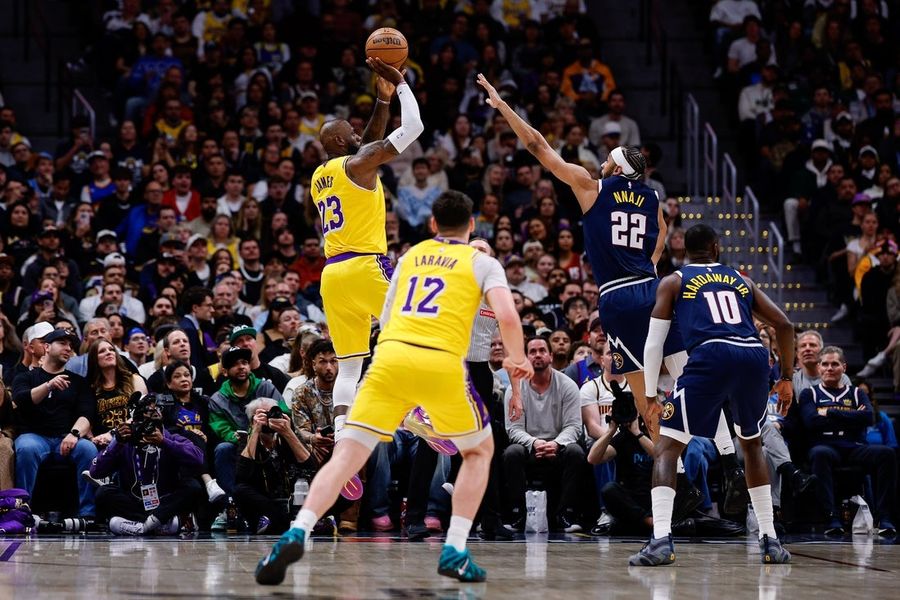 NBA roundup: LeBron James sets record, gets hurt in Lakers' loss to Nuggets